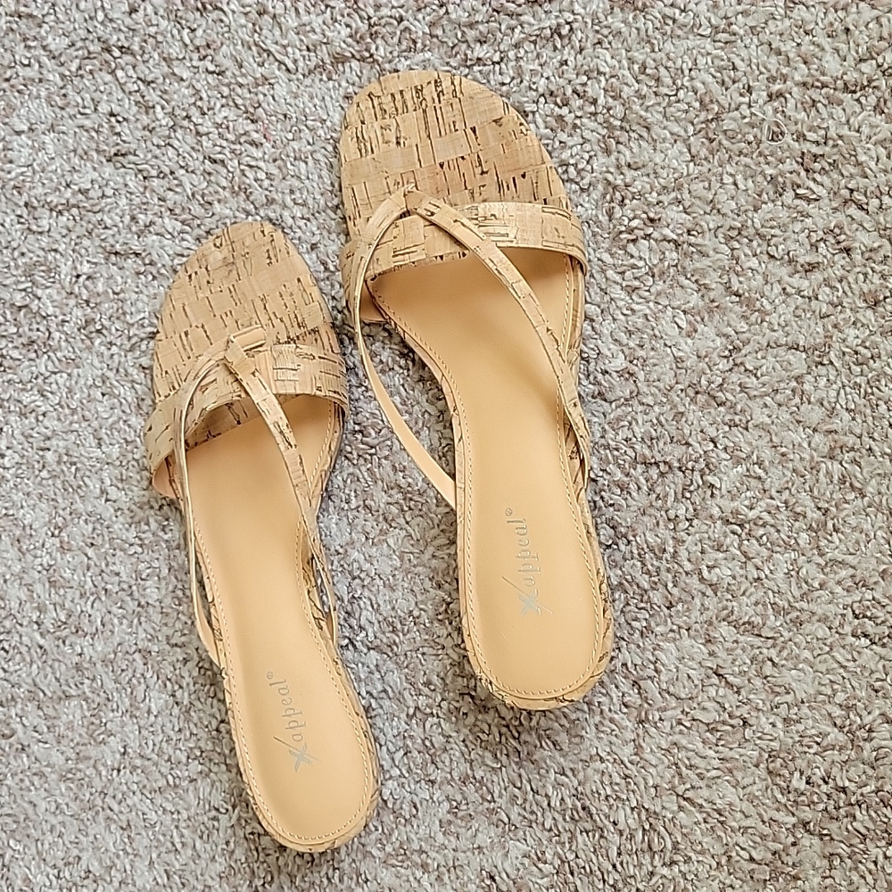 Natural Thong Dress Shoe